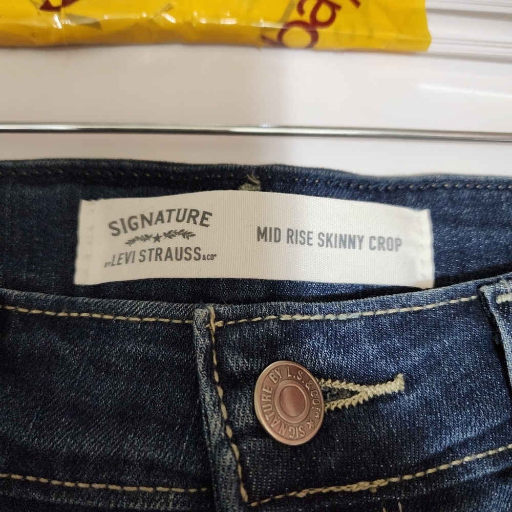 New- Levi's Signature Jeans Women's 10 30x25 Crop Mid Rise Skinny Blue - Picture 8 of 11